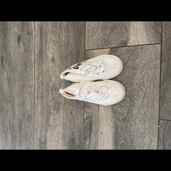 Zara shoes for kids.Used.white. Size 10.5 - Picture 2 of 5
